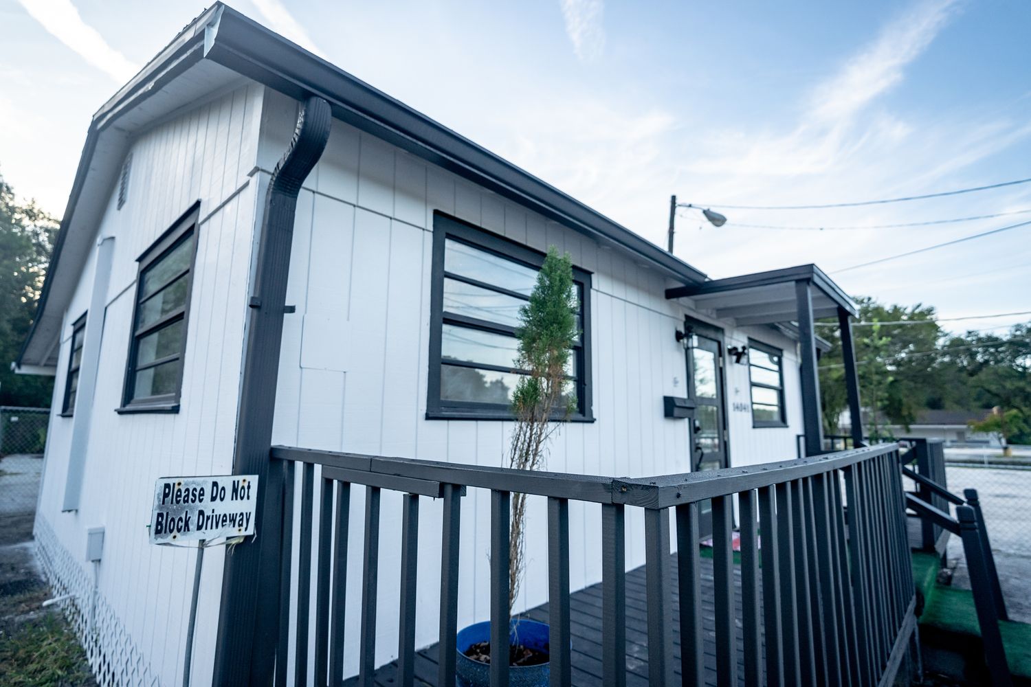 N. Florida Ave Warehouse or Automotive/Office/Showroom- 6,061 SF : 14041 N Florida Ave, Tampa, FL 33613